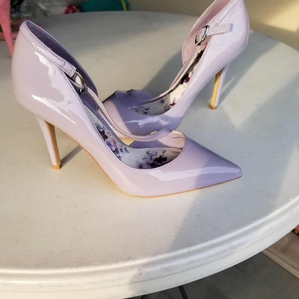 Beautiful  white house black market shoes